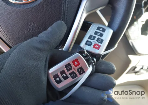 2015 Toyota Sienna Xle 8 Passenger z USA, uszkodzony, nr VIN 5TDYK3DC4FS543473